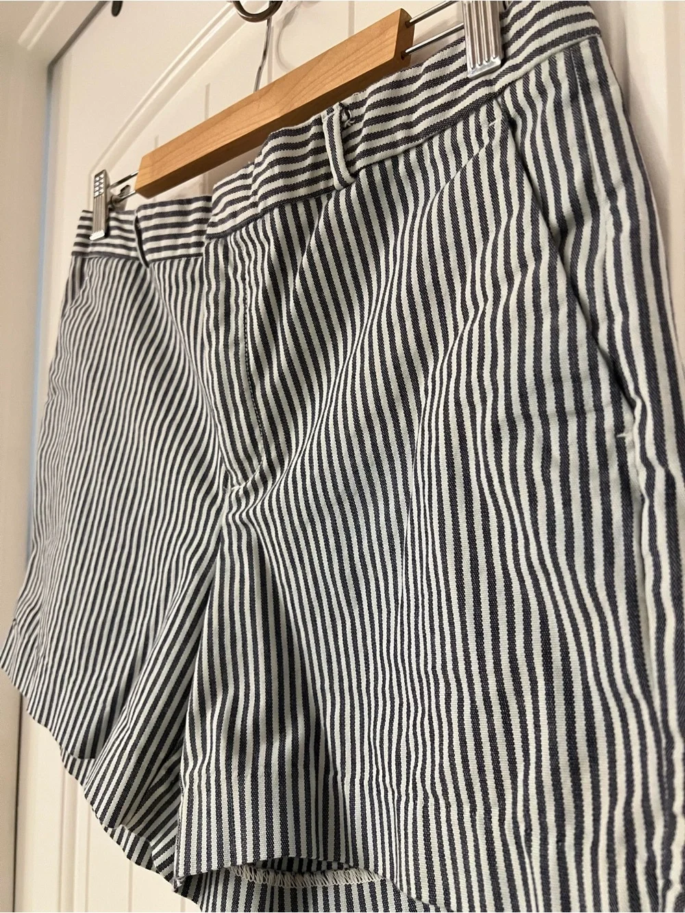 Banana Republic Navy and White Striped Women's Bermudas - Picture 2 of 8
